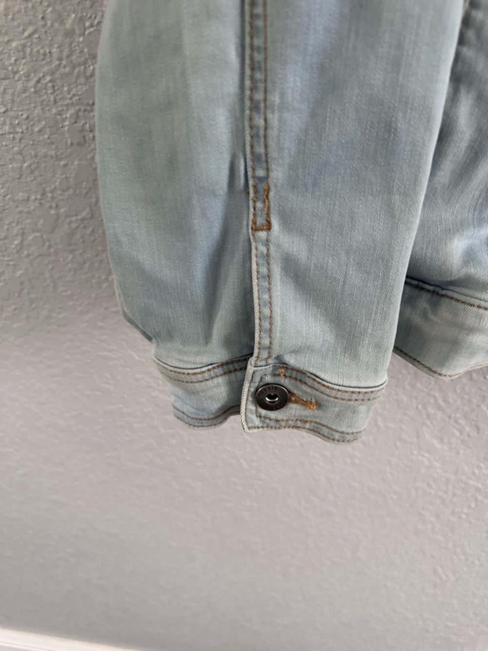 Torrid Size 4 Vintage Wash Denim Trucker Jacket Plus Size Faded Light Blue - Picture 7 of 13